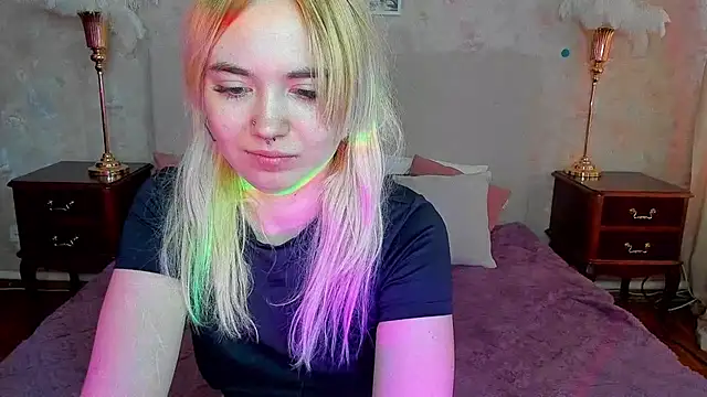 Snapshot of Iriska_mini chatting on 09-20-25, 07:20 Iriska mini online show from 09-20-25, 07:20