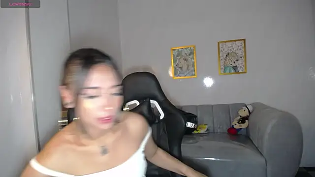 Snapshot of _ella_b chatting on 01-14-25, 07:53 ella b online show from 01-14-25, 07:53