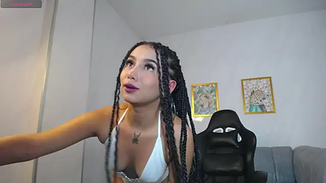 Snapshot of _ella_b chatting on 02-04-25, 03:11 ella b online show from 02-04-25, 03:11