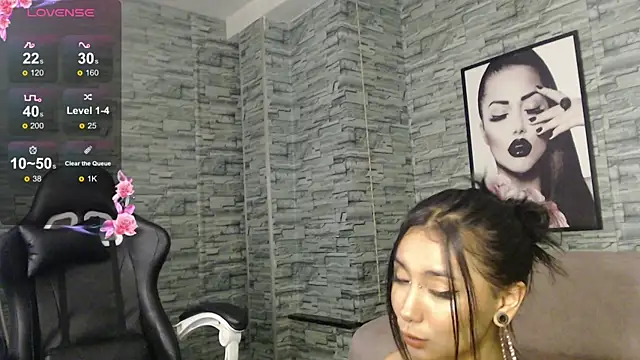 Snapshot of _ella_b chatting on 03-08-25, 06:21 ella b online show from 03-08-25, 06:21