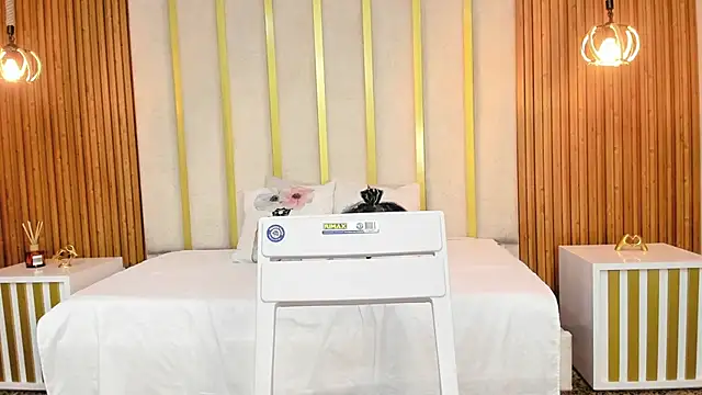 Snapshot of love_mommy chatting on 02-21-25, 02:17 love mommy online show from 02-21-25, 02:17