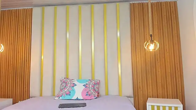 Snapshot of love_mommy chatting on 10-31-25, 07:15 love mommy online show from 10-31-25, 07:15