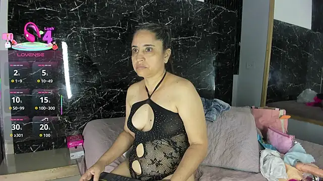 Snapshot of Yaya____11 chatting on 12-14-25, 04:29 Yaya 11 online show from 12-14-25, 04:29