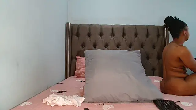 Snapshot of CHOCKYCHOCX2 chatting on 11-13-25, 04:33 CHOCKYCHOCX2 online show from 11-13-25, 04:33