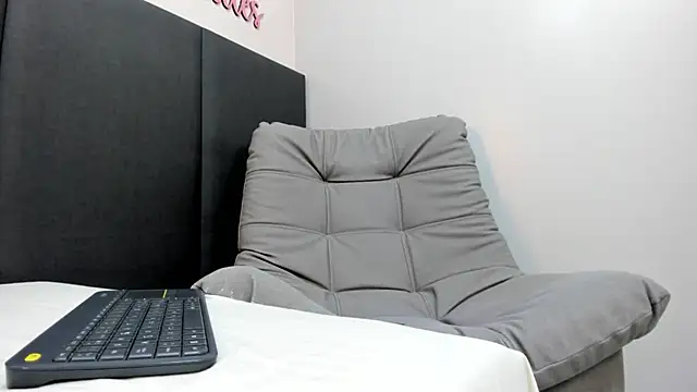 SophieHarris  online show from 01-11-25, 02:20