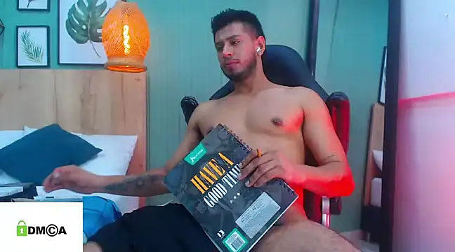 Snapshot of Colby_brown03 chatting on 03-01-25, 01:00 Colby brown03 online show from 03-01-25, 01:00