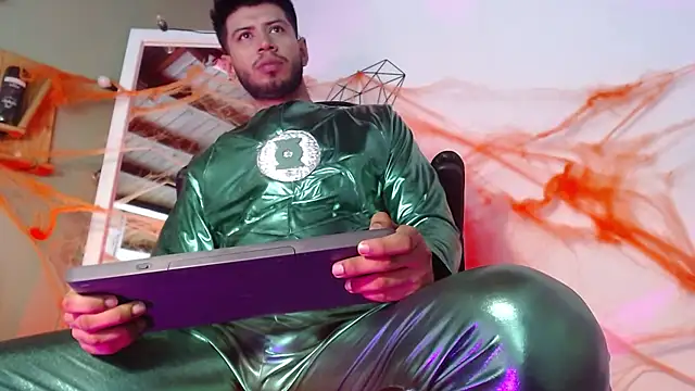 Snapshot of Colby_brown03 chatting on 10-28-25, 07:27 Colby brown03 online show from 10-28-25, 07:27