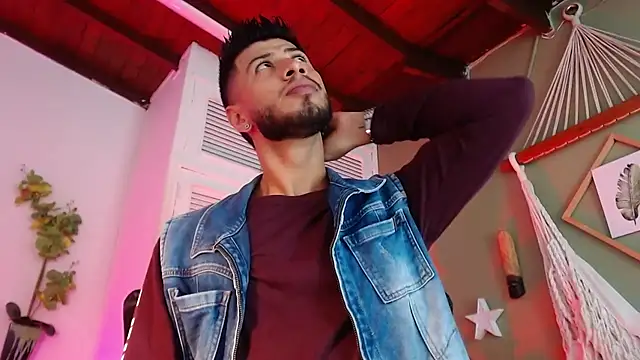 Snapshot of Colby_brown03 chatting on 11-28-25, 07:27 Colby brown03 online show from 11-28-25, 07:27