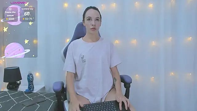 Snapshot of AnneGagner chatting on 01-24-25, 10:19 AnneGagner online show from 01-24-25, 10:19