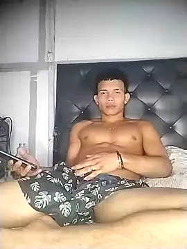 Snapshot of alex_candela chatting on 02-13-25, 02:12 alex candela online show from 02-13-25, 02:12