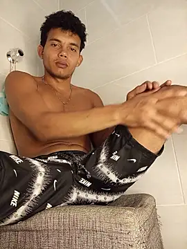 Snapshot of alex_candela chatting on 11-28-25, 01:58 alex candela online show from 11-28-25, 01:58