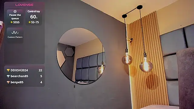 HOTTY RED  online show from 02-13-25, 05:44