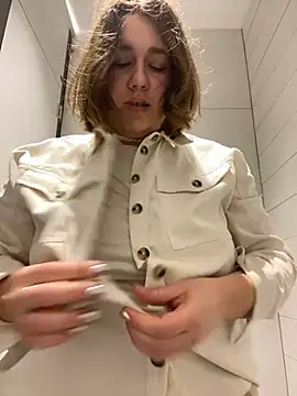 Snapshot of SuzieMurray chatting on 12-11-24, 09:19 SuzieMurray online show from 12-11-24, 09:19