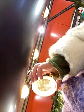 Snapshot of SuzieMurray chatting on 12-12-24, 09:19 SuzieMurray online show from 12-12-24, 09:19