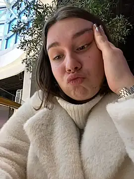 Snapshot of SuzieMurray chatting on 12-17-24, 12:22 SuzieMurray online show from 12-17-24, 12:22