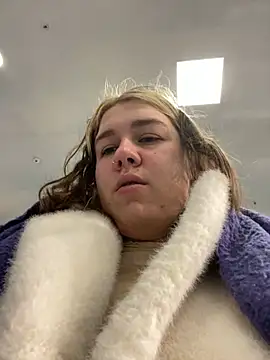 Snapshot of SuzieMurray chatting on 12-19-24, 09:18 SuzieMurray online show from 12-19-24, 09:18