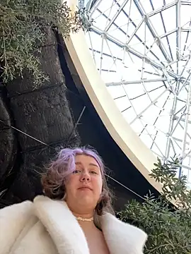 Snapshot of SuzieMurray chatting on 12-20-24, 09:54 SuzieMurray online show from 12-20-24, 09:54