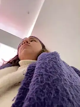 Snapshot of SuzieMurray chatting on 12-21-24, 09:23 SuzieMurray online show from 12-21-24, 09:23