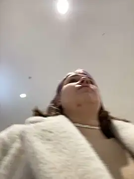 Snapshot of SuzieMurray chatting on 12-23-24, 09:27 SuzieMurray online show from 12-23-24, 09:27