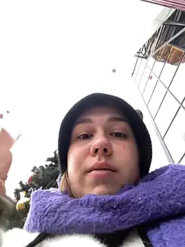 Snapshot of SuzieMurray chatting on 12-25-24, 09:13 SuzieMurray online show from 12-25-24, 09:13