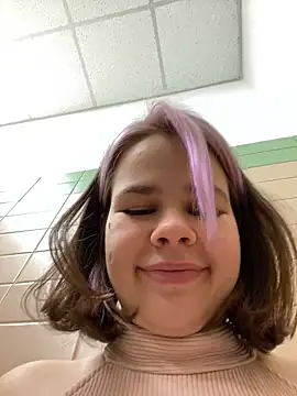 Snapshot of SuzieMurray chatting on 12-26-24, 12:38 SuzieMurray online show from 12-26-24, 12:38