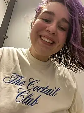 Snapshot of SuzieMurray chatting on 01-04-25, 12:27 SuzieMurray online show from 01-04-25, 12:27