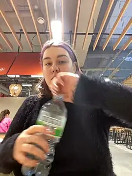 Snapshot of SuzieMurray chatting on 01-06-25, 09:30 SuzieMurray online show from 01-06-25, 09:30