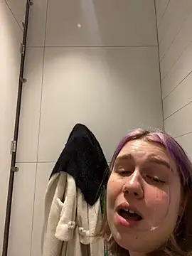 Snapshot of SuzieMurray chatting on 01-06-25, 12:35 SuzieMurray online show from 01-06-25, 12:35