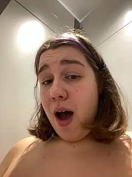 Snapshot of SuzieMurray chatting on 01-15-25, 12:15 SuzieMurray online show from 01-15-25, 12:15