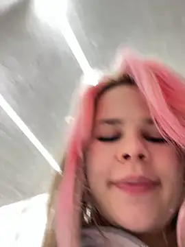 Snapshot of SuzieMurray chatting on 01-28-25, 11:17 SuzieMurray online show from 01-28-25, 11:17