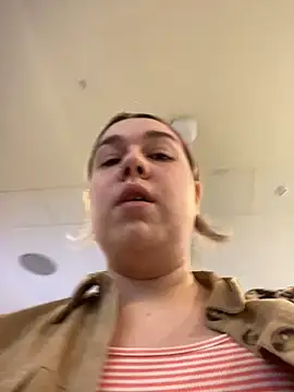 Snapshot of SuzieMurray chatting on 01-30-25, 08:11 SuzieMurray online show from 01-30-25, 08:11