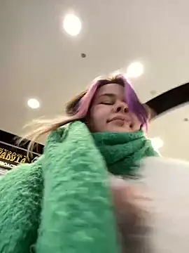 Snapshot of SuzieMurray chatting on 02-12-25, 11:29 SuzieMurray online show from 02-12-25, 11:29