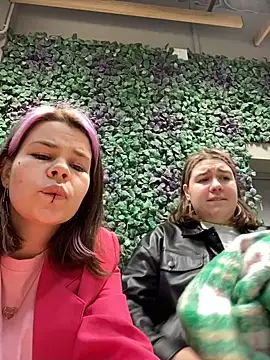 Snapshot of SuzieMurray chatting on 02-14-25, 07:28 SuzieMurray online show from 02-14-25, 07:28