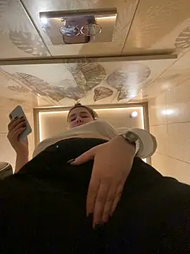 Snapshot of SuzieMurray chatting on 02-18-25, 11:22 SuzieMurray online show from 02-18-25, 11:22