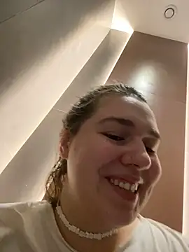 Snapshot of SuzieMurray chatting on 02-27-25, 08:17 SuzieMurray online show from 02-27-25, 08:17