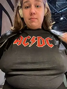 Snapshot of SuzieMurray chatting on 02-28-25, 11:25 SuzieMurray online show from 02-28-25, 11:25