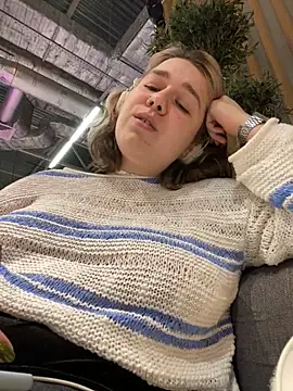 Snapshot of SuzieMurray chatting on 03-01-25, 10:24 SuzieMurray online show from 03-01-25, 10:24