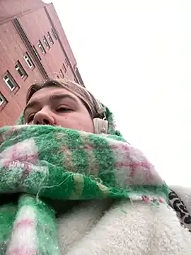 Snapshot of SuzieMurray chatting on 03-05-25, 08:10 SuzieMurray online show from 03-05-25, 08:10