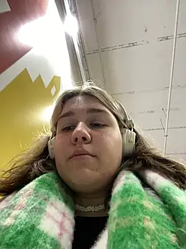 Snapshot of SuzieMurray chatting on 03-06-25, 08:19 SuzieMurray online show from 03-06-25, 08:19