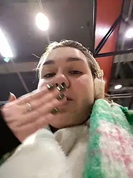 Snapshot of SuzieMurray chatting on 03-07-25, 08:23 SuzieMurray online show from 03-07-25, 08:23