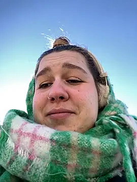 Snapshot of SuzieMurray chatting on 03-22-25, 08:18 SuzieMurray online show from 03-22-25, 08:18