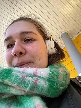 Snapshot of SuzieMurray chatting on 03-22-25, 11:21 SuzieMurray online show from 03-22-25, 11:21