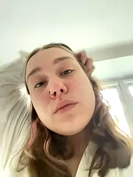 Snapshot of SuzieMurray chatting on 09-15-25, 12:38 SuzieMurray online show from 09-15-25, 12:38