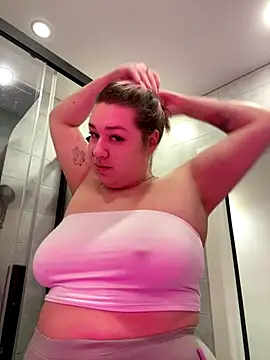 Snapshot of SuzieMurray chatting on 09-28-25, 10:42 SuzieMurray online show from 09-28-25, 10:42