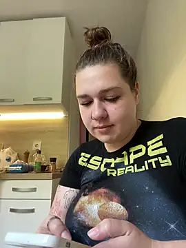 Snapshot of SuzieMurray chatting on 10-01-25, 10:21 SuzieMurray online show from 10-01-25, 10:21