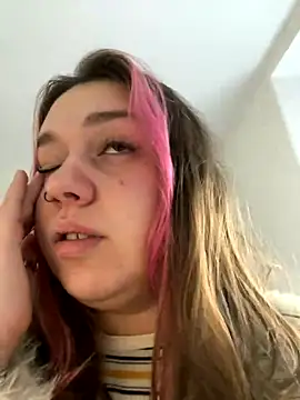 Snapshot of SuzieMurray chatting on 10-03-25, 10:23 SuzieMurray online show from 10-03-25, 10:23