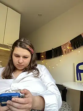 Snapshot of SuzieMurray chatting on 10-07-25, 12:57 SuzieMurray online show from 10-07-25, 12:57