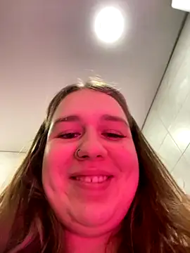 Snapshot of SuzieMurray chatting on 10-20-25, 10:16 SuzieMurray online show from 10-20-25, 10:16