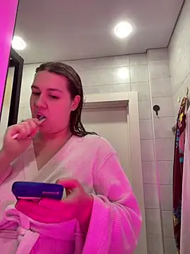 Snapshot of SuzieMurray chatting on 10-22-25, 10:48 SuzieMurray online show from 10-22-25, 10:48