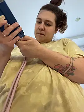 Snapshot of SuzieMurray chatting on 10-27-25, 10:08 SuzieMurray online show from 10-27-25, 10:08